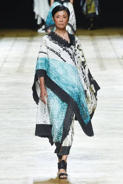 Look 11